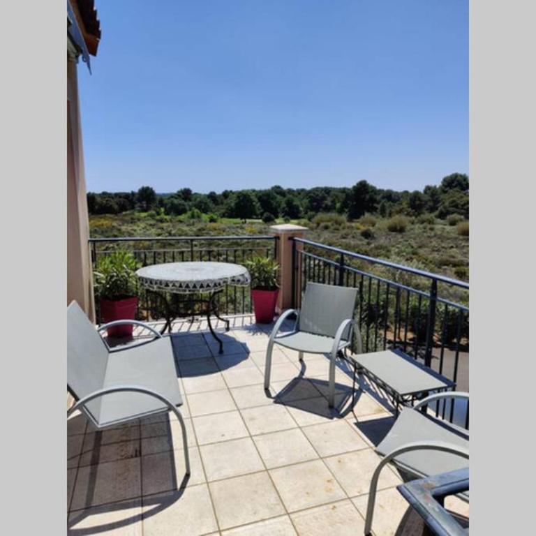 Cosy et Équipé Idéal Couples et Vacances Golf - Appartement 1 Chambre - 3