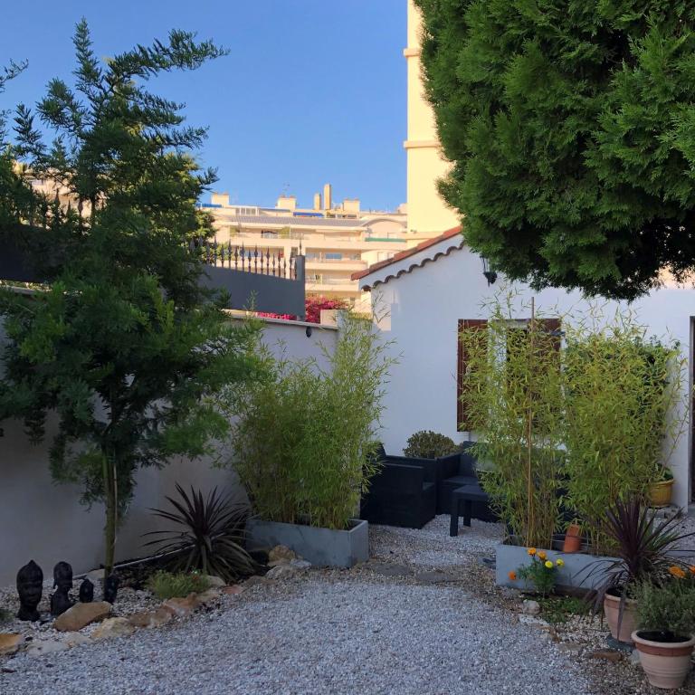 Studio Bijou Plage Antibes Juan-les-Pins - Studio avec Vue sur Jardin - 8