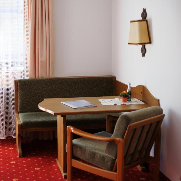 Hotel St. Georg - Doppelzimmer mit Balkon - 4