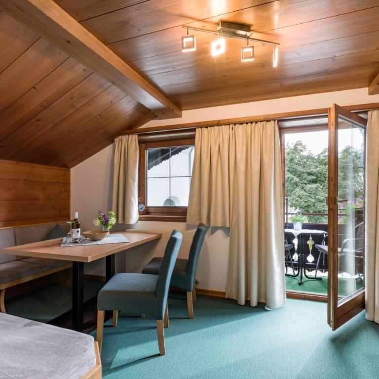 Pension Hinterholzer Apartments und Zimmer - Studio-Apartment mit Balkon - 3