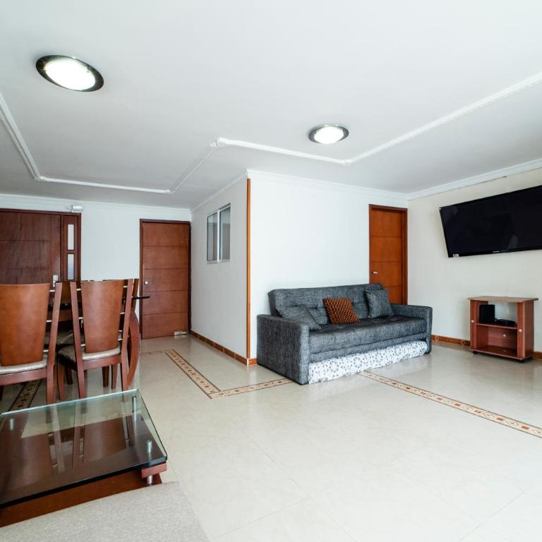 Amplio apartamento frente a la playa El Rodadero - Three-Bedroom Apartment - 22