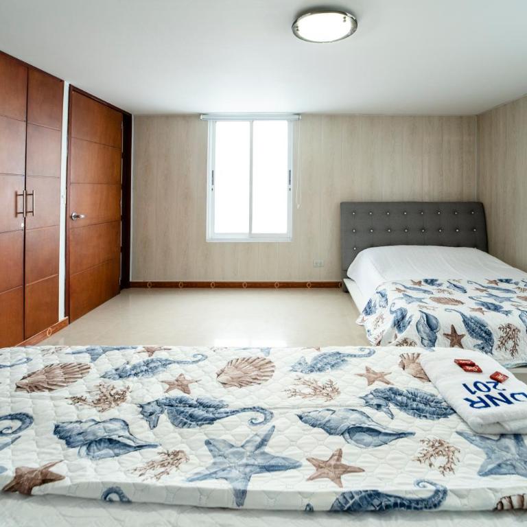 Amplio apartamento frente a la playa El Rodadero - Apartamento de 3 dormitorios - 36