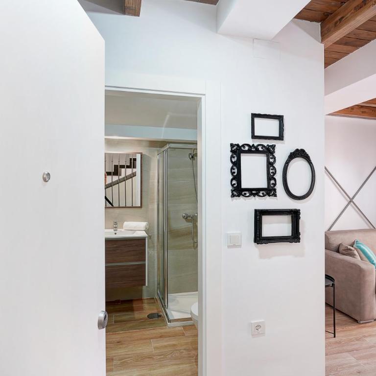 Tina Home - Apartment with Balcony - 14