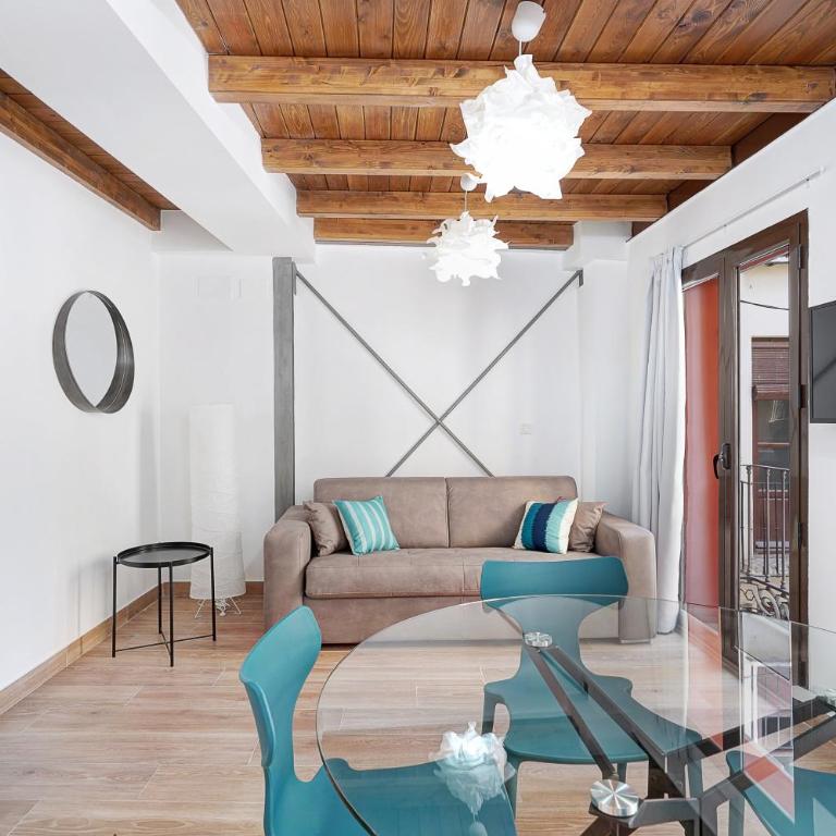 Tina Home - Apartment with Balcony - 1