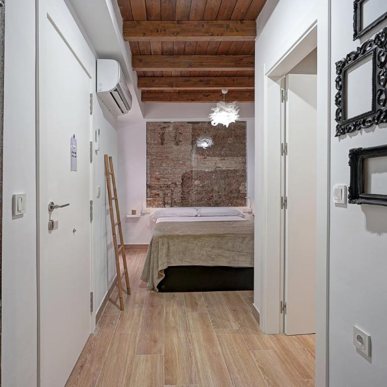 Tina Home - Apartment with Balcony - 8