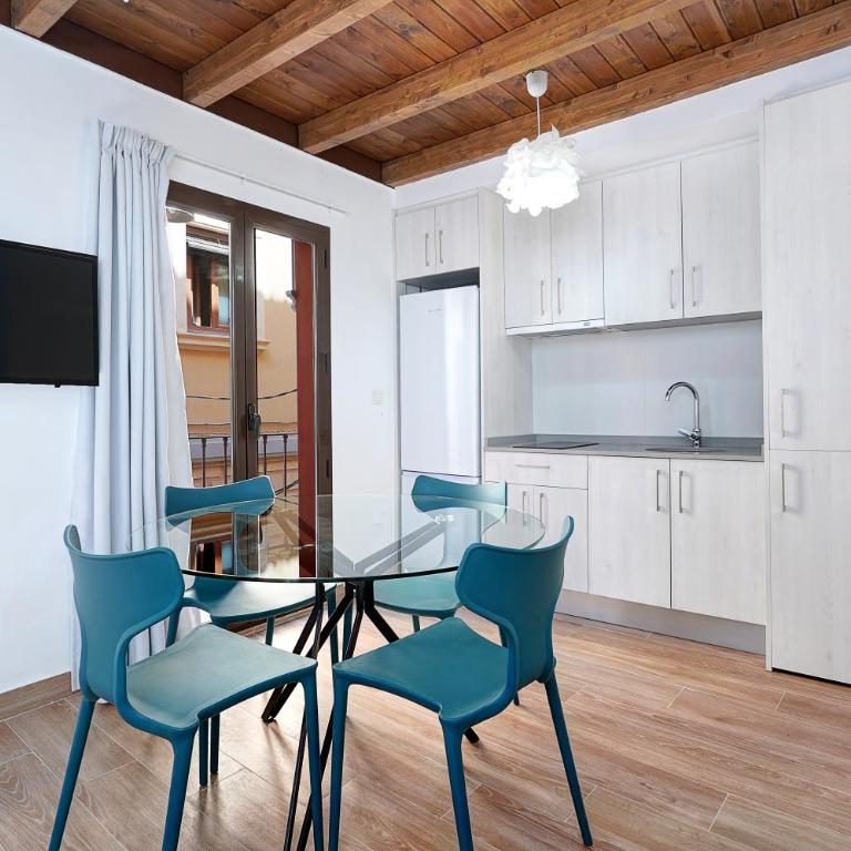 Tina Home - Apartment with Balcony - 6