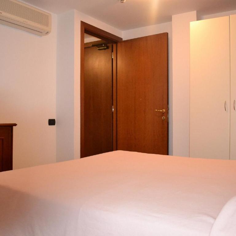 Hotel Ferrara - Appartamento con 2 Camere da Letto e Balcone (4 Adulti) - 2