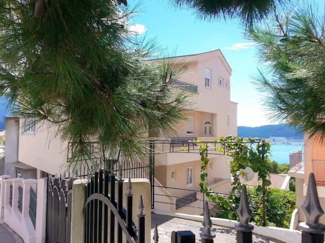 Comfort Apartments - Apartment with Sea View - 1