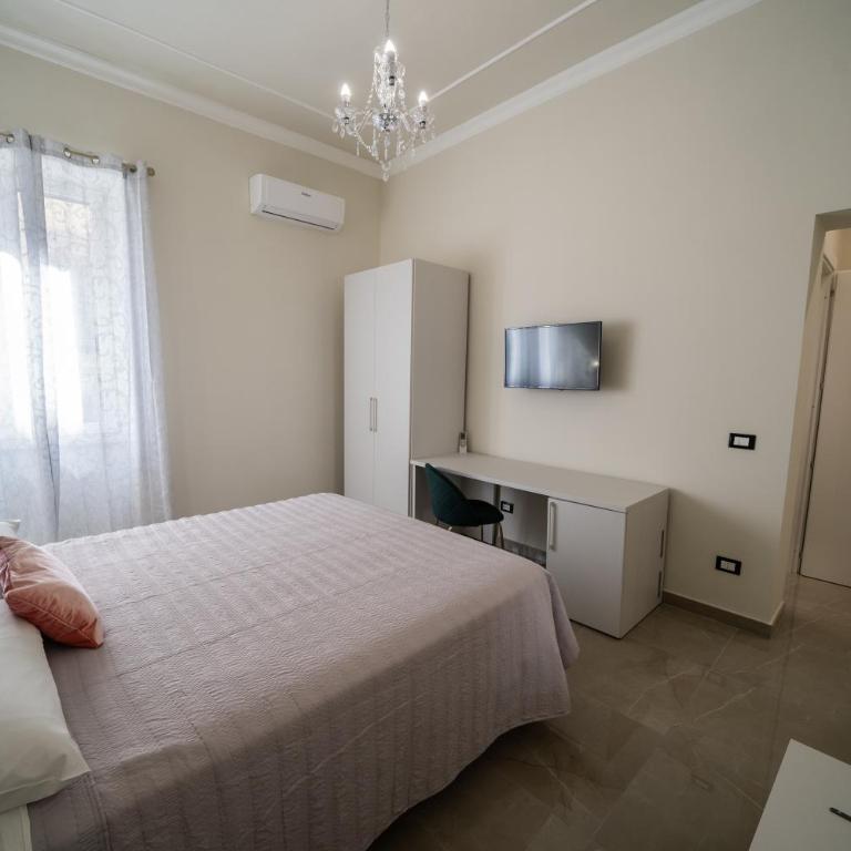 Amaris - Double Room with Private Bathroom - 11