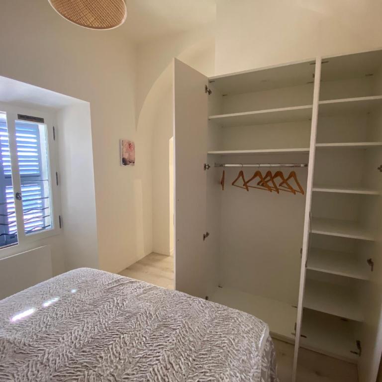 "Les Senteurs du Soleil"- Centre historique- Garage 2 roues- Parking gratuit-Clim - Appartement 2 Chambres - 16