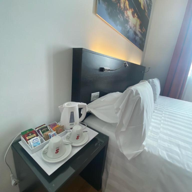 Card International Hotel - Camera Matrimoniale Superior - 3