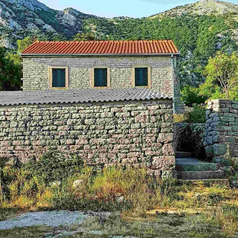 Old house Djurovic - Two-Bedroom House - 10