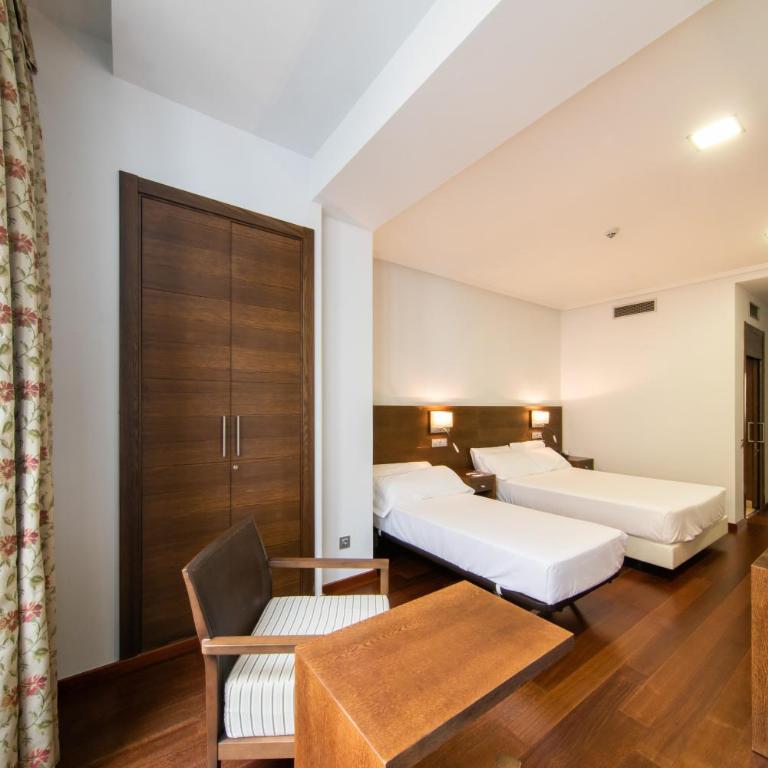 Soho Boutique Oviedo - Habitación Doble con cama supletoria - 8