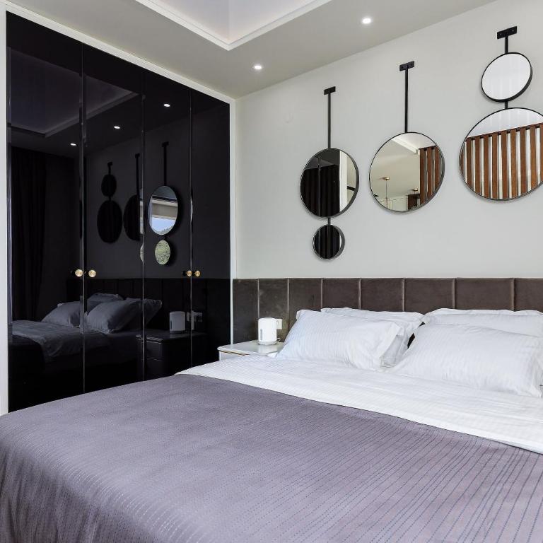 Przice Gardens Apartment with Pool - Deluxe King Studio - 4