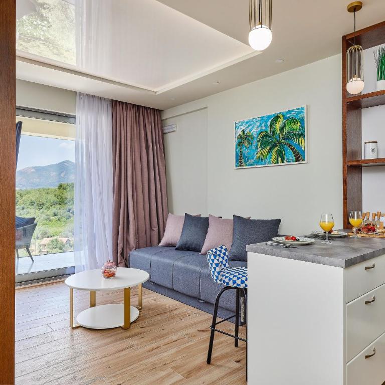 Przice Gardens Apartment with Pool - Deluxe King Studio - 9