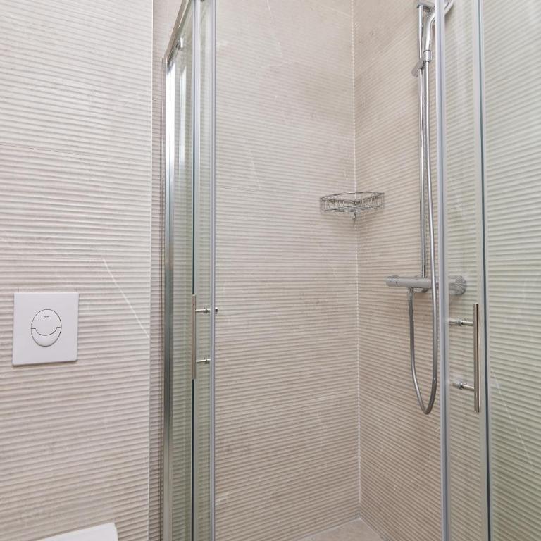Przice Gardens Apartment with Pool - Studio - 11