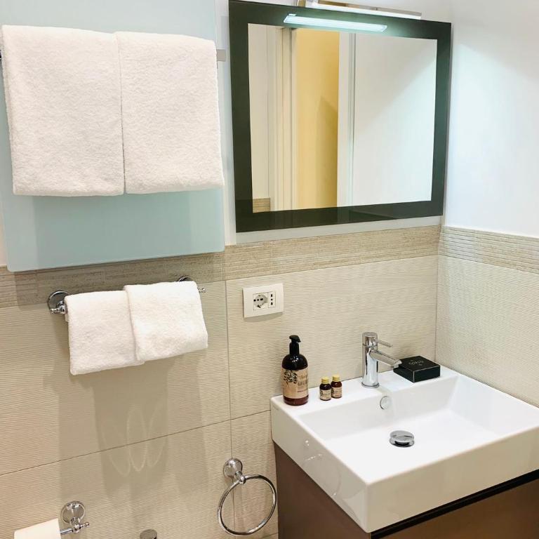 Via Del Corso Home Roma - Deluxe Family Room - 4