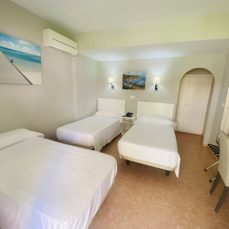 Hotel Los Jazmines - Habitación Doble con cama supletoria - 2 camas - Planta baja - 5