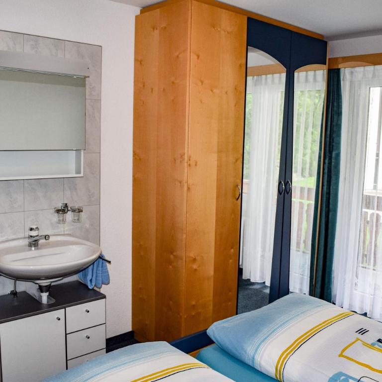 Apartments Alpenfirn Saas-Fee - Apartment mit 2 Schlafzimmern und Badewanne - 1. Etage - 7