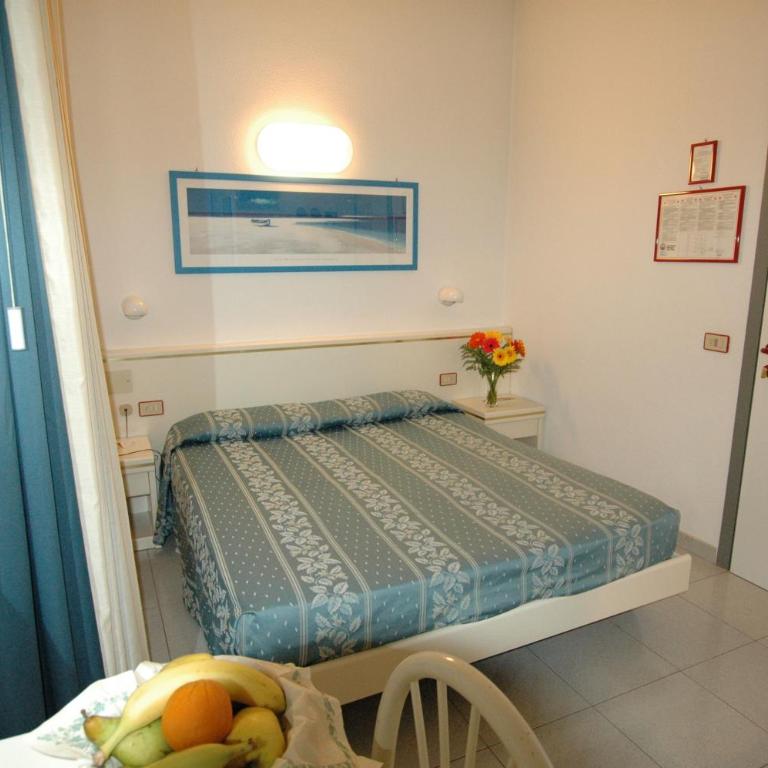 Hotel Crystal - Camera Economy Matrimoniale/Doppia con Letti Singoli - 4
