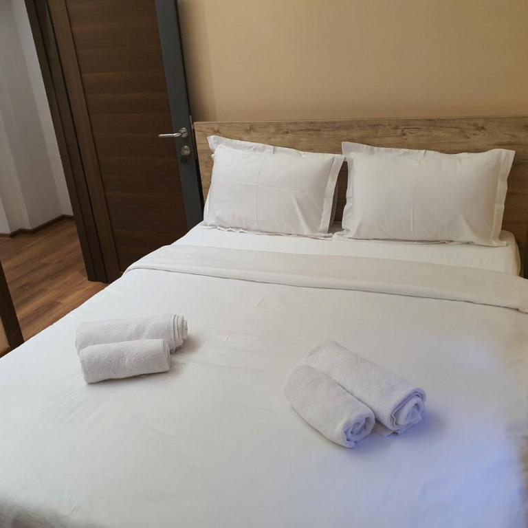 Apartmani Mali vikend - Dvokrevetna Soba sa Bračnim Krevetom i Balkonom - 4