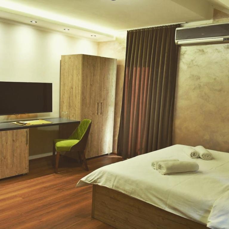 Apartmani Mali vikend - Dvokrevetna Soba sa Bračnim Krevetom i Balkonom - 9