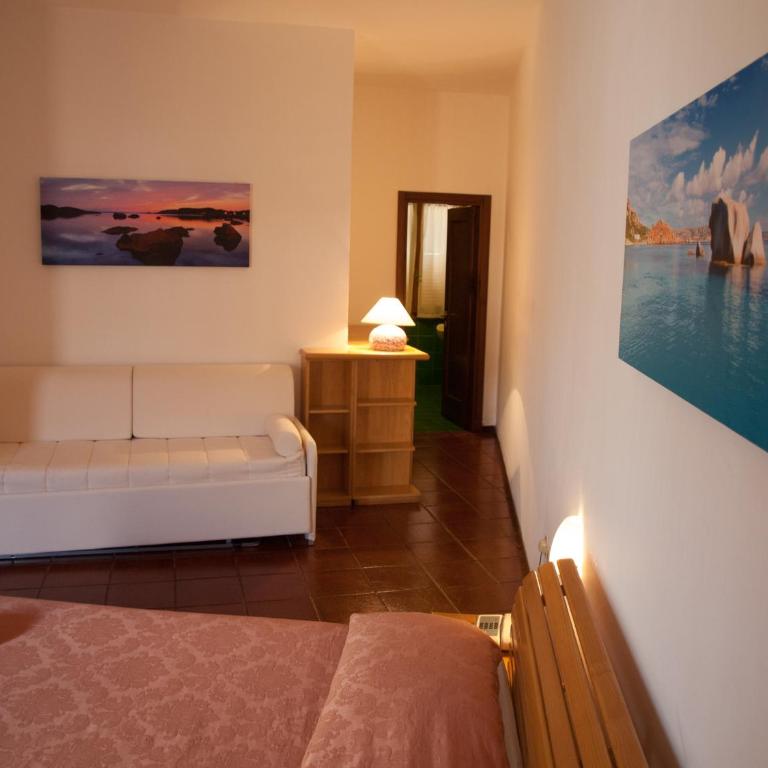 Hotel Garibaldi - Camera Familiare con Terrazza - 1