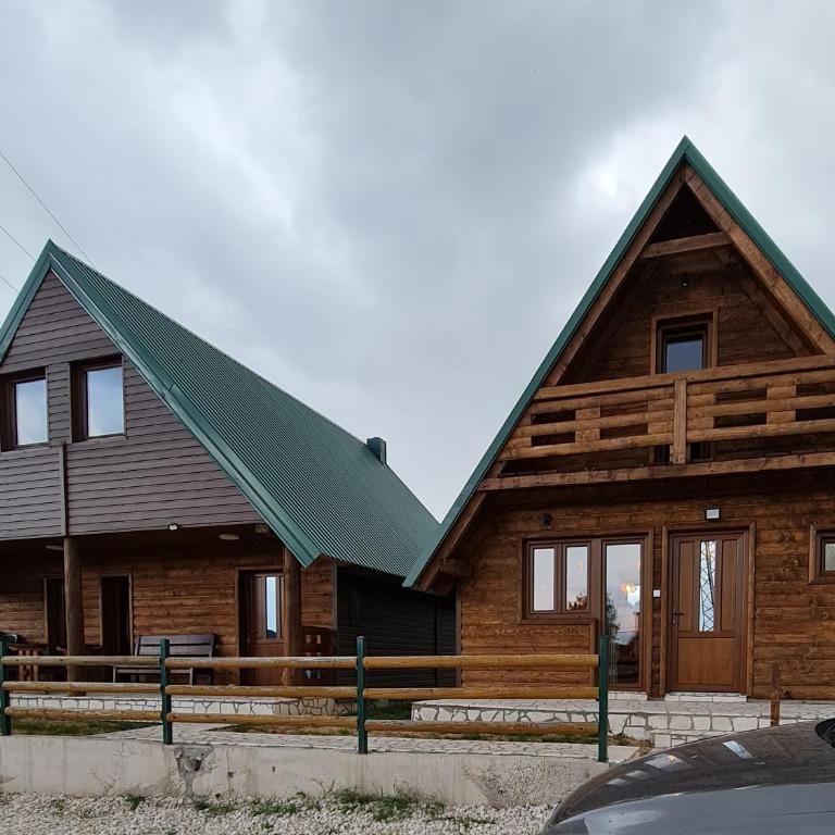 Original Wooden Lodge SG - Three-Bedroom House - 1