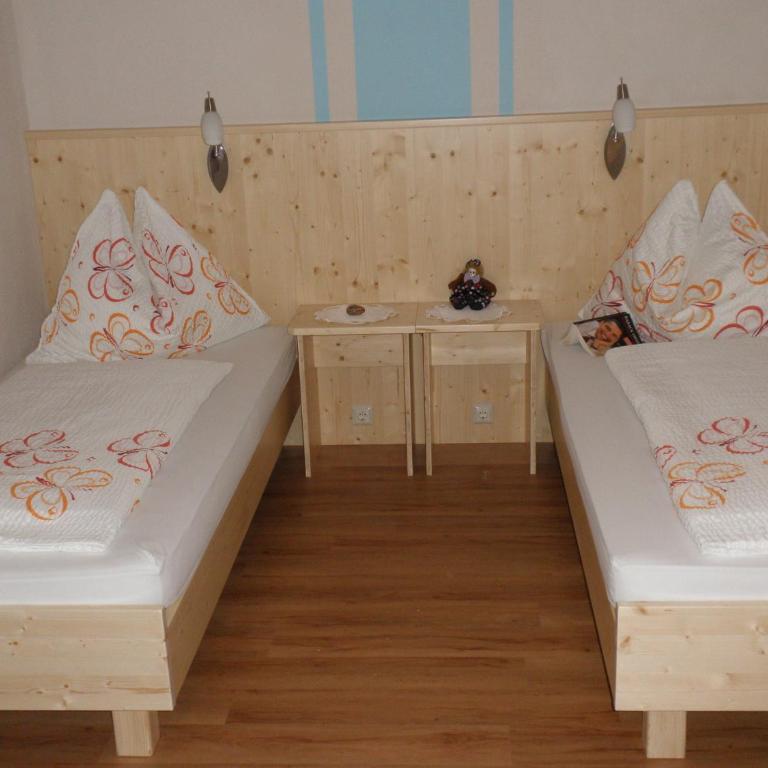 Pension & Ferienwohnung Sonnleiten - Apartment mit 2 Schlafzimmern, einem Balkon und Gartenblick - 13