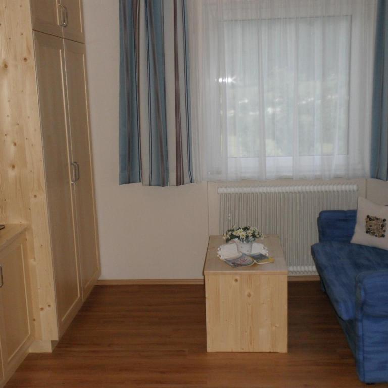 Pension & Ferienwohnung Sonnleiten - Apartment mit 2 Schlafzimmern, einem Balkon und Gartenblick - 12