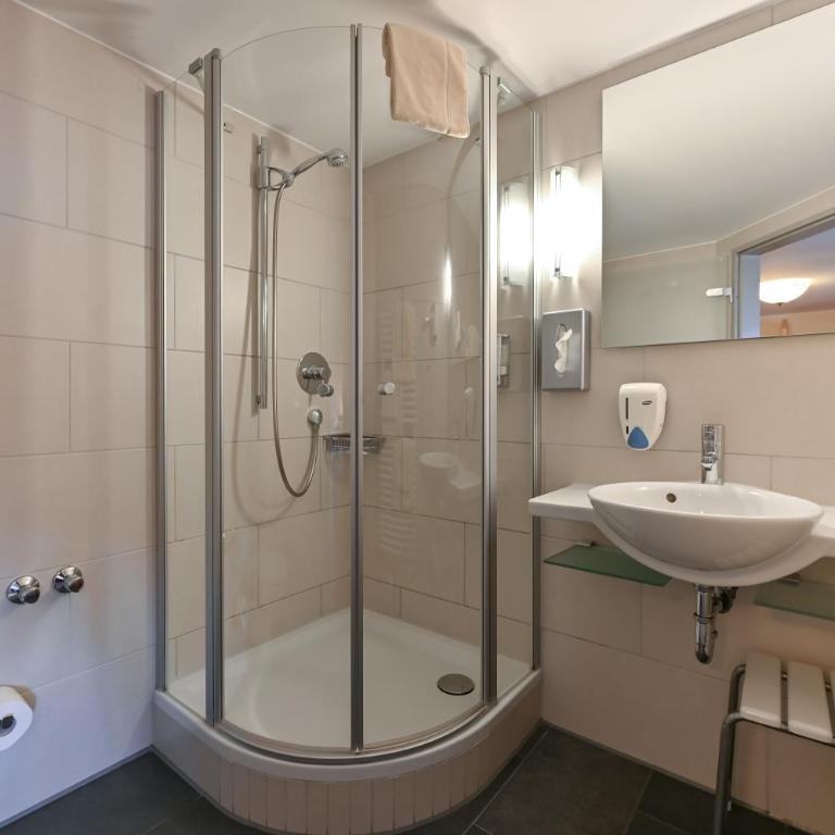 Hotel Weinbauer - Standard Dreibettzimmer - 4