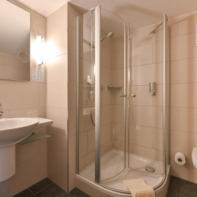 Hotel Weinbauer - Standard Doppelzimmer mit Straßenblick - 2