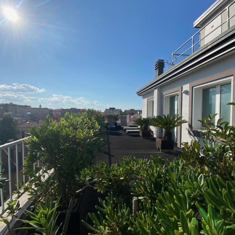 Card International Hotel - Suite Luxury con Vasca Idromassaggio - 9