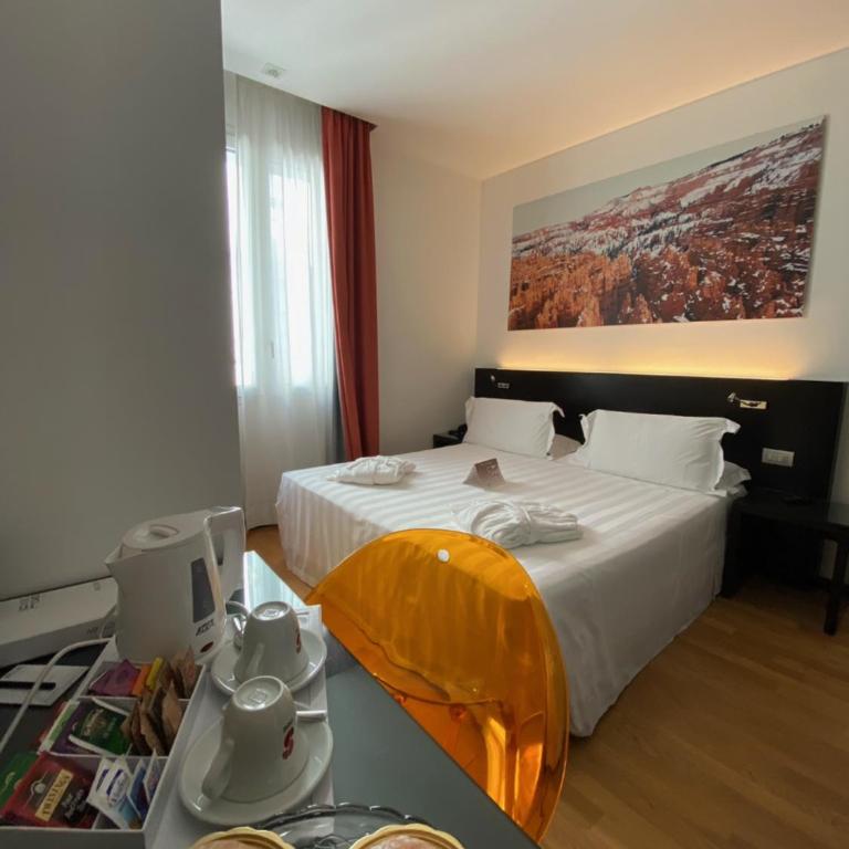 Card International Hotel - Camera Matrimoniale - 1