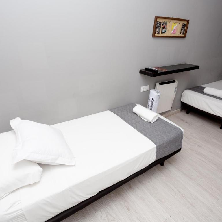 Easy Sants by Bossh! Hotels - Habitación Doble con baño - 2 camas - 5