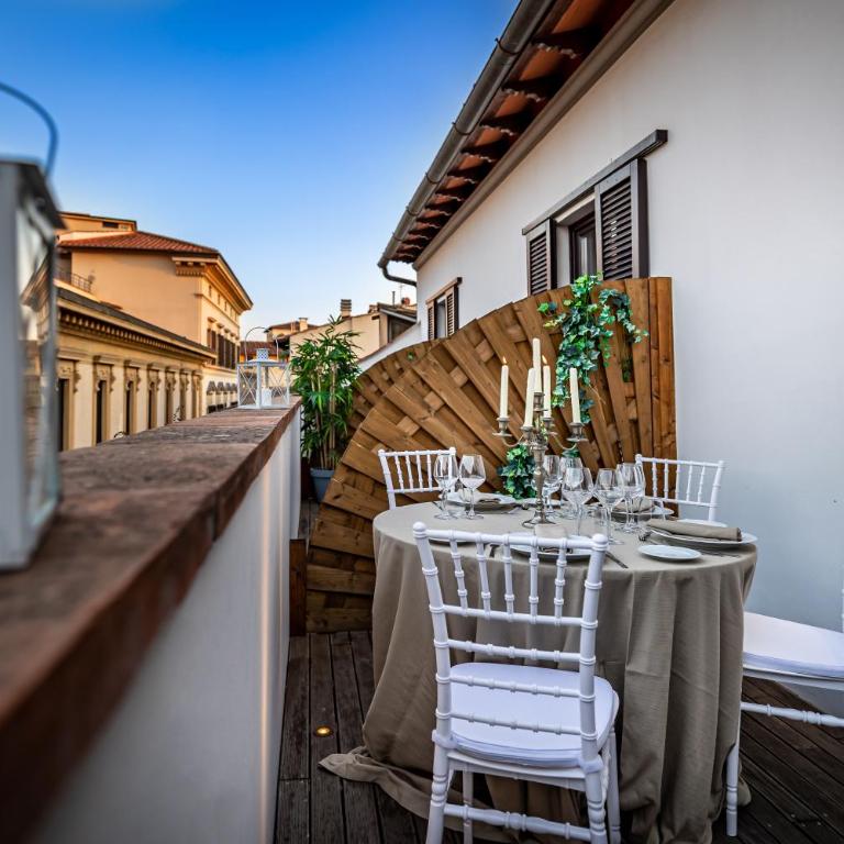 Palazzo dei Conti Residenza d'Epoca - Camera Matrimoniale Deluxe con Balcone - 14