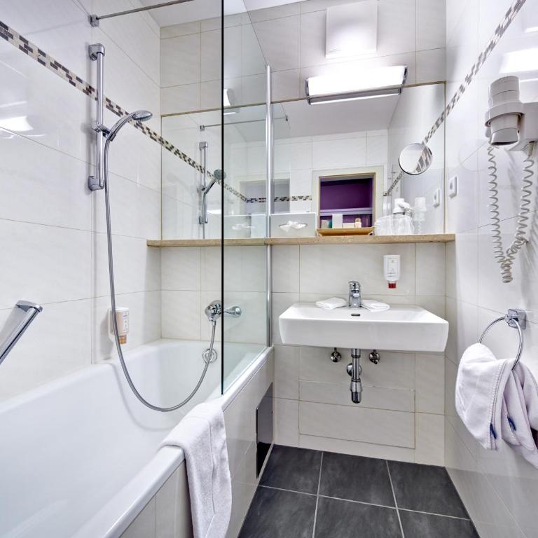 Hotel Barbarahof 4 stars Superior Adults Only "soft" from 10 years Summercard included - Deluxe Doppelzimmer mit Balkon - 3