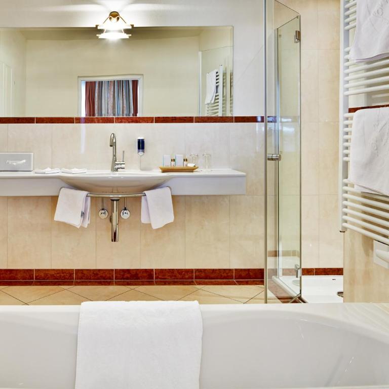 Hotel Barbarahof 4 stars Superior Adults Only "soft" from 10 years Summercard included - Suite Kitzsteinhorn mit Balkon - 5