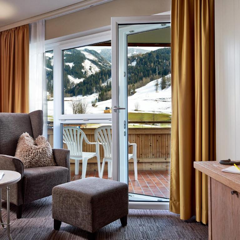 Hotel Barbarahof 4 stars Superior Adults Only "soft" from 10 years Summercard included - Deluxe Doppelzimmer mit Balkon - 2