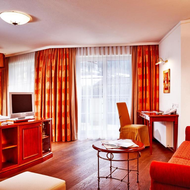 Hotel Barbarahof 4 stars Superior Adults Only "soft" from 10 years Summercard included - Hochzeitssuite mit Balkon - 1