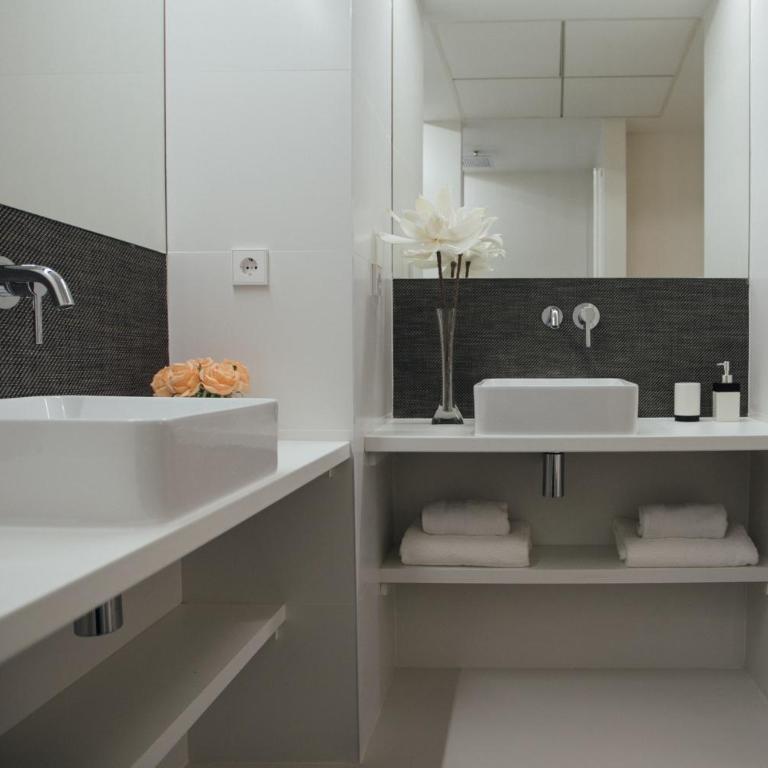 BN SUITES Rambla - Two-Bedroom Apartment - 16