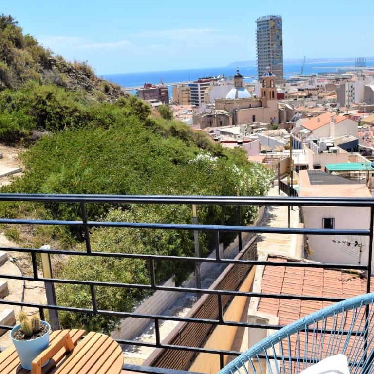 House with sea view in the old town of Alicante - Two-Bedroom House - 45