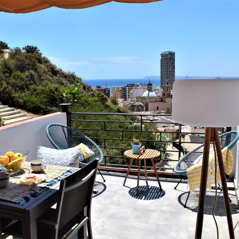 House with sea view in the old town of Alicante - Two-Bedroom House - 42
