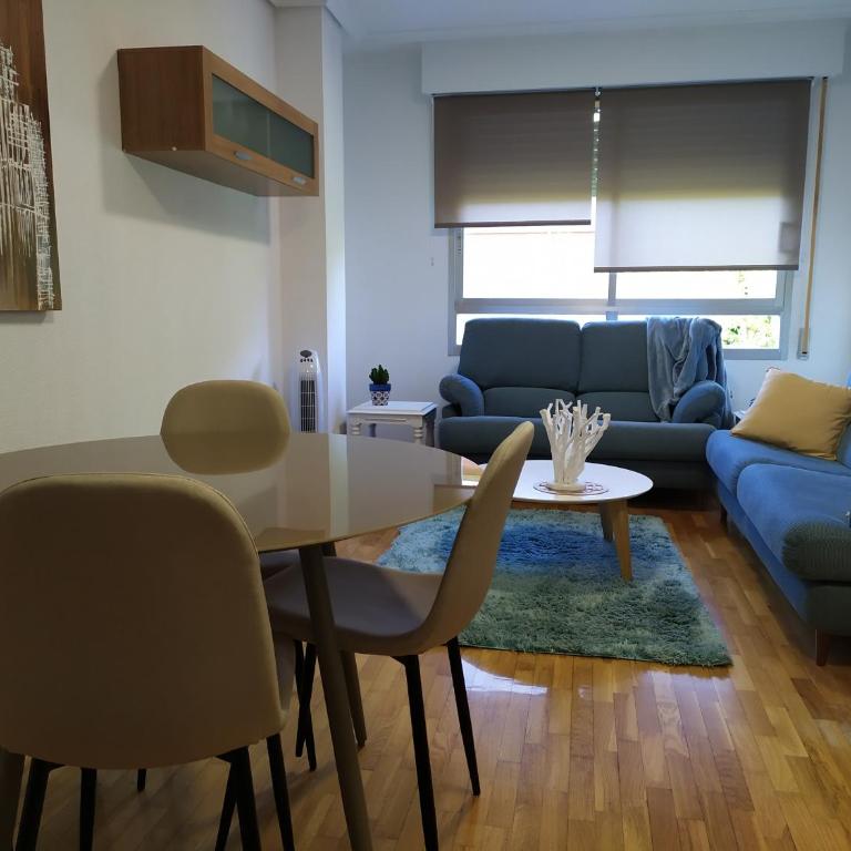 Apartamento Poniente con dos baños muy céntrico 6 personas - Apartamento de 2 dormitorios - 1