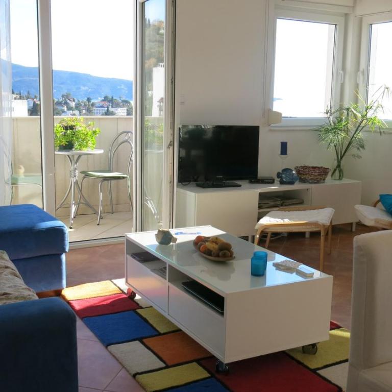 Panoramic Bliss - Apartment with Balcony - 7