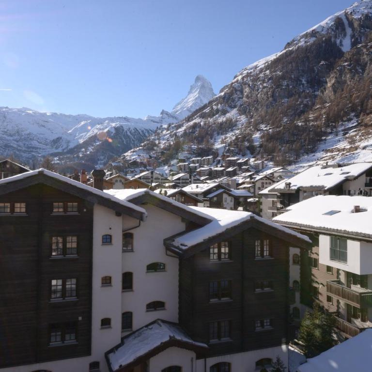 Alpenhotel Fleurs de Zermatt - Habitación Doble Deluxe con balcón y vistas al Matterhorn - 7