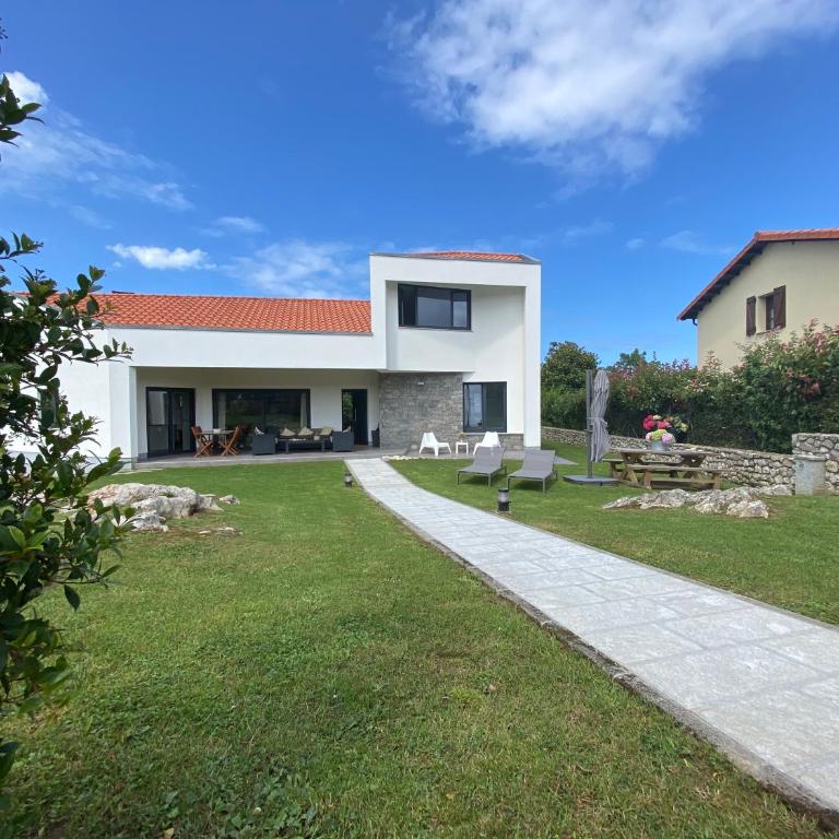La llosina Vivienda Vacacional alquiler íntegro - Three-Bedroom House - 2