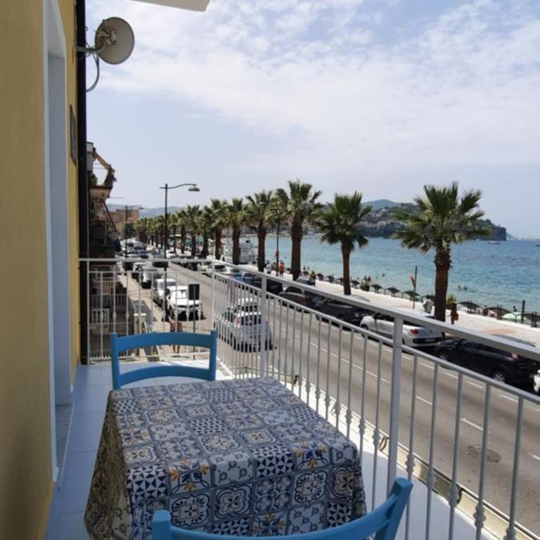 B & Beach - Camera Tripla Superior con Vista Mare - 22
