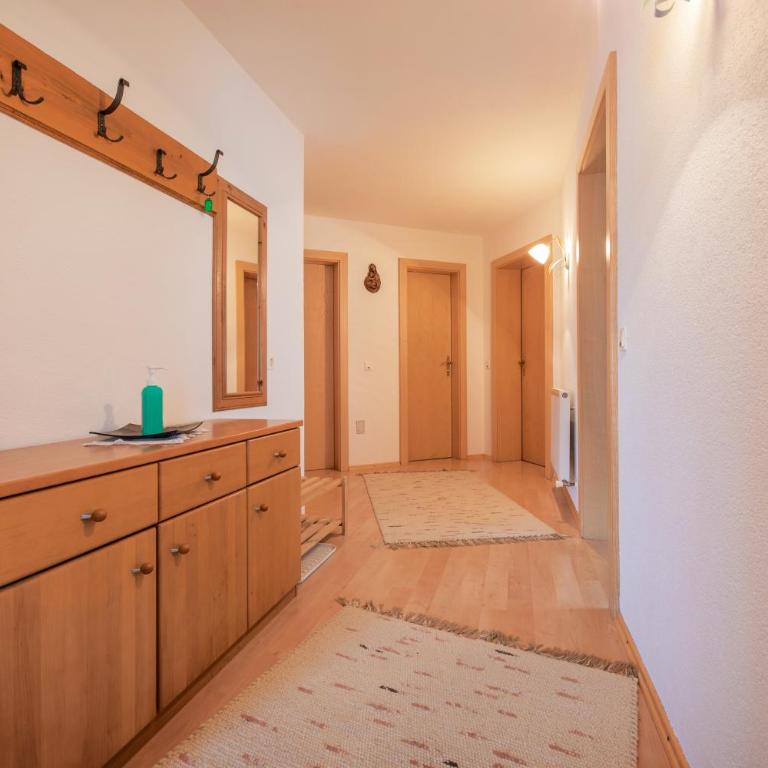 Ferienwohnungen Mischbach - Apartment mit 3 Schlafzimmern und Balkon - 11
