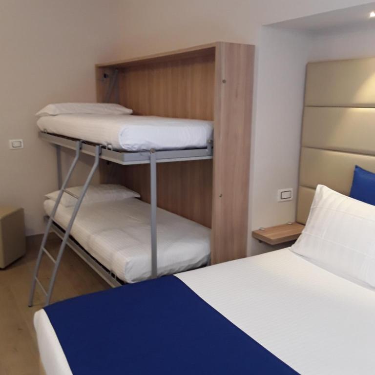 Hotel Danieli La Castellana lago di Garda - Camera Matrimoniale Superior con Letto Supplementare e Terrazza - 3